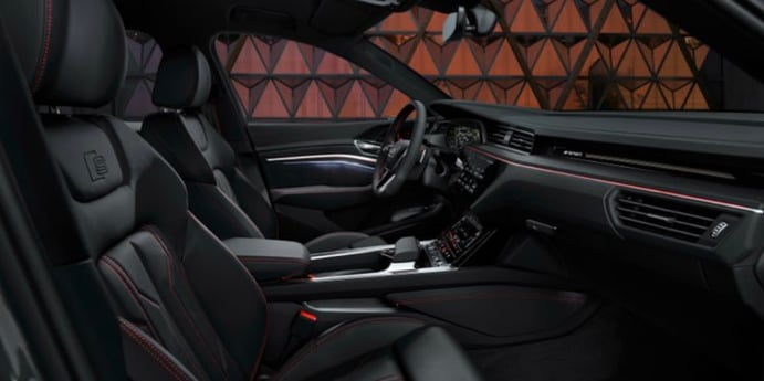 Audi Q8 e-tron interni