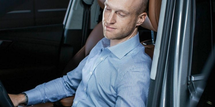 persona al volante