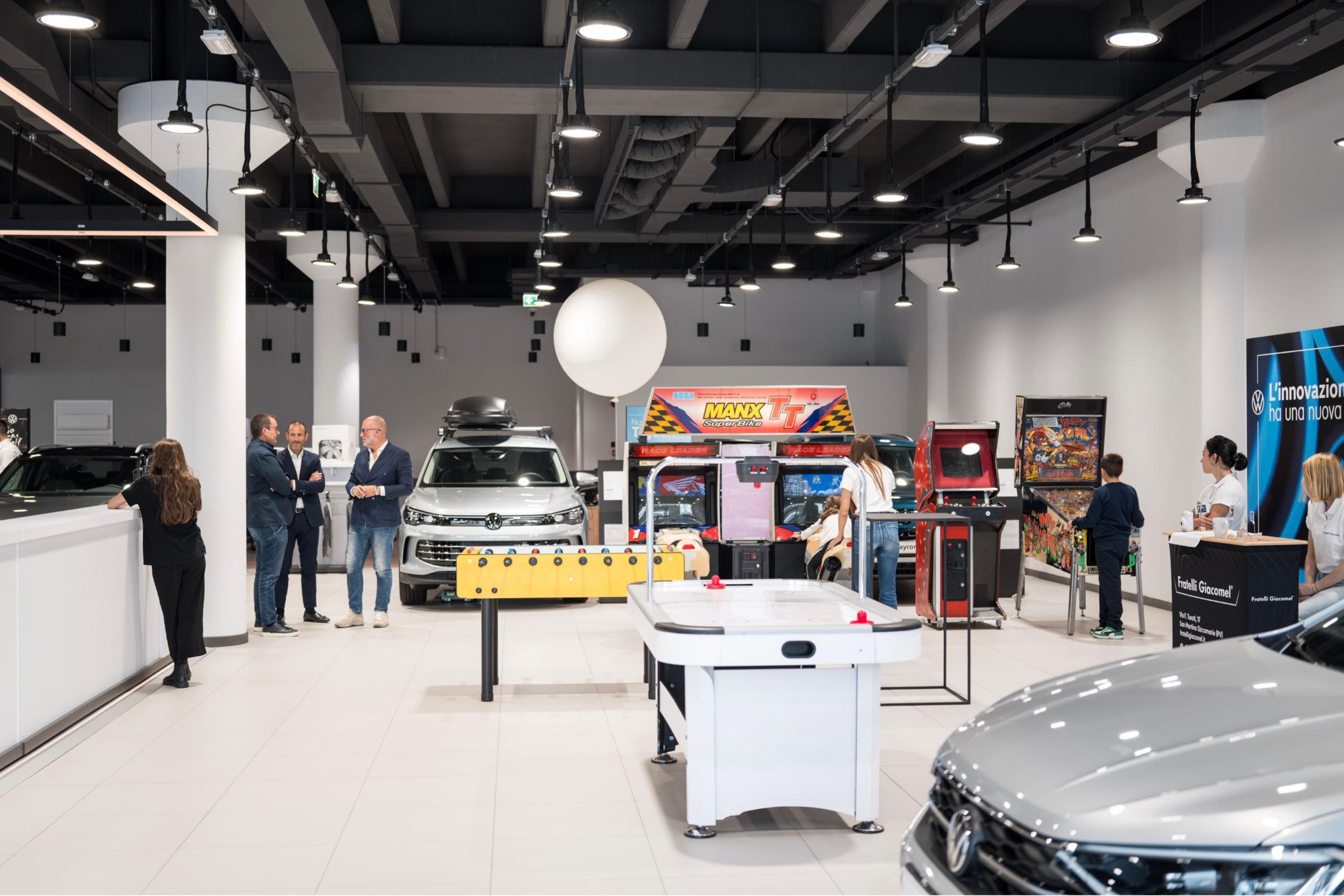CAROSELLO APERTURA SALONE VW